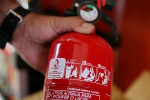 Comissão suspende resolução do Contran e extintor de incêndio veicular pode voltar a ser obrigatório