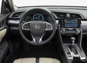 Por dentro, silêncio e envolvimento: sistema multimídia ganha plataformas Android Auto e Carplay, da Apple, mas só a partir da versão EX