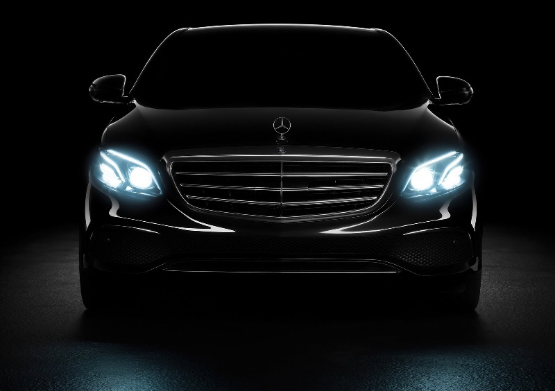 A nova geração do Classe E, da Mercedes-Benz, traz faróis Multibeam LED com nada menos que 84 diodos emissores de luz de alta performance